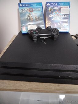PS4 pro dvě hry a ovladač - 2