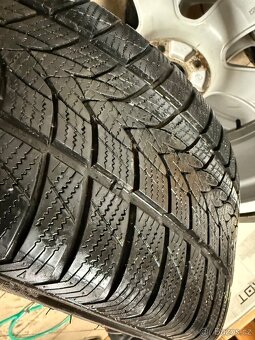 PNEU 215 45 R18 - 2