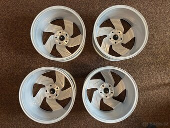 Alu kola VW Golf 5x112 R17 - 2