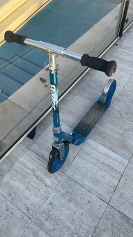 Dětská koloběžka značky Razor - 2