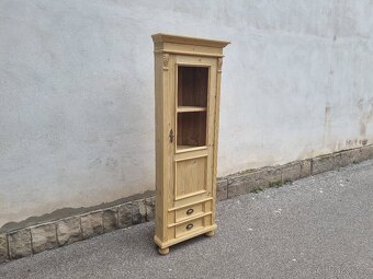 KRÁSNÁ SMRKOVÁ ROHOVÁ VITRÍNA PO RENOVACI - 2
