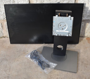 Monitor Dell U2717D s poškozeným panelem - 2