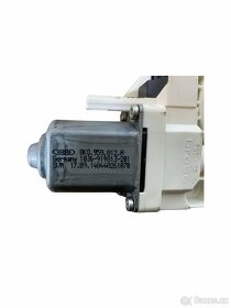 Motor pro spouštec oken / Stahovačka Pravá 8K0959812A - 2