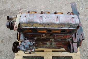 Zetor 8011 8045 motor díly z něj - 2
