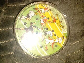 Retro hlavolam fotbal - 2