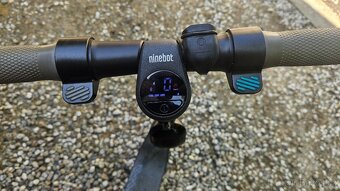 Elektrokoloběžka Ninebot es2 s přídavnou baterií - 2