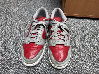 Boty NIKE DUNK LOW grey/red vel. 45 - 2