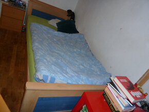 Postel,psací stůl,studentský pokoj - 2