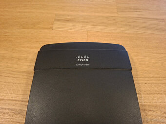 Cisco Linksys E1200 - Wi-Fi router - 2