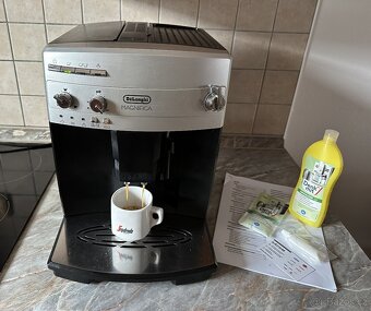 automatický kávovar DELONGHI ESAM 02.110.SB - TOP - - 2