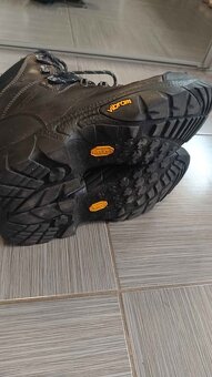 zimní trekové boty, vel. 42 (spíše 40,5) - 2