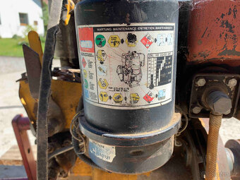 Prodám naftový jednoválec - 2