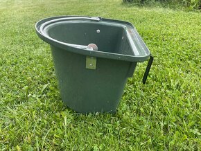 Stájové vědro závěsné - 2