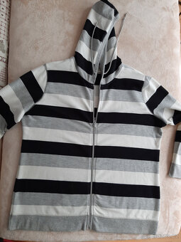 Mikina s kapucí - 2