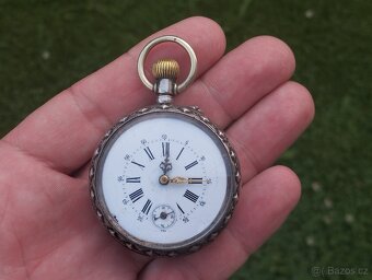 Starožitné dvoupláštové stříbrné zdobené kapesní hodinky. - 2