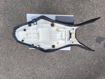 Yamaha MT-09  sedačka nová - 2