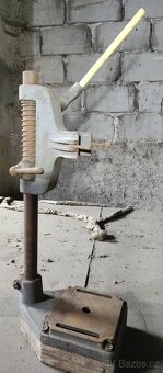 Stojan na ruční vrtacku - 2