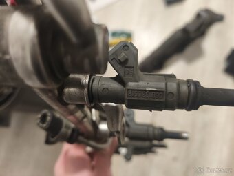 Vstřiky + palivová lišta 1.8T 110Kw APU - 2