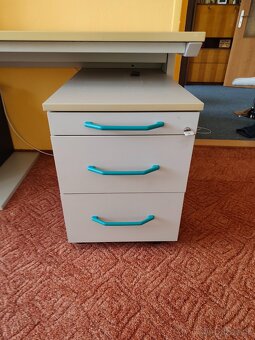 Prodám psací stůl - 2