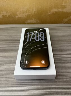 Apple iPhone 15 Pro 256GB černý, 100% baterie - 2