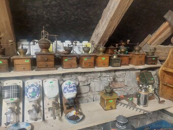 Starý PORCELANOVÝ MLÝNEK na kavu - 2