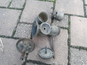 Mosazný karburátor a maznice - 2