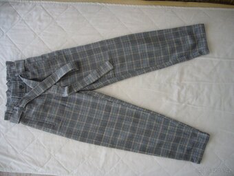 Prodám dívčí kalhoty s páskem - 2