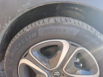 Prodám  pneu  205/55 R 16 - 2