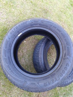 Zimní 2ks Goodyear UG 215/65/17 - 2