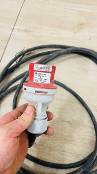 Přívodn kabel se zástrčkou - 2
