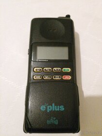 Motorola PT-9S: mobil z 90. let - 2