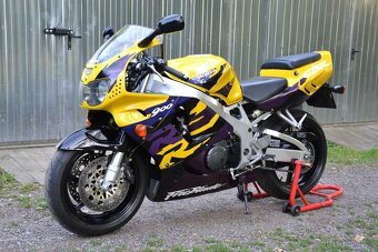 Honda CBR 900RR Fireblade SC33 - 2