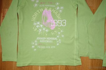 2x zelené tričko pro dvojčata vel.122/128 - 2