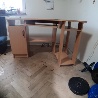 Prodám rohový počítačový stůl - 2