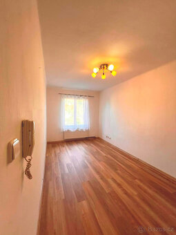 Pronájem mini garosoniéry na Pražské tř. - 2