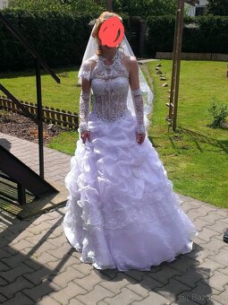 Prodám nádherné krajkové luxusní svatební šaty - 2