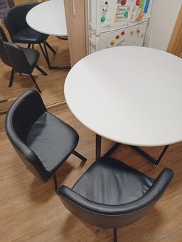 Stůl se židlemi - 2