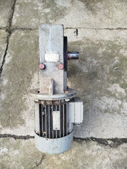 Elektromotor a převodovka - 2