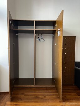 Šatní skříň za odvoz - 2