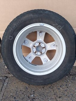 Toyota RAV4 17x7J- pneu M+S - - 2