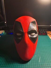 Deadpool maska / helma - 2