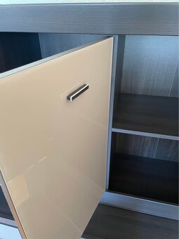 Velká komoda (6000,-) + stůl pod TV (3500,-) - 2