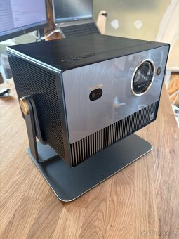 Hisense C1 4K Trichroma Laser s gimbalem - 2