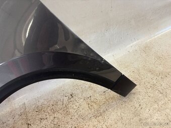 Přední levý blatník Škoda Karoq šedá - 2