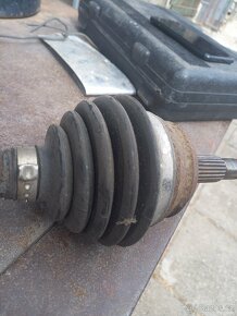 Pravá poloosa golf mk3 1.6 74kW - 2