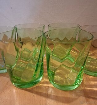 Váza se skleničkami - 2