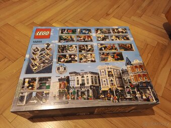 Lego 10255 shromáždění na náměstí - 2