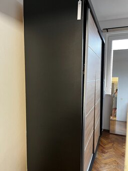 Velká šatní skříň se zrcadlem - 2