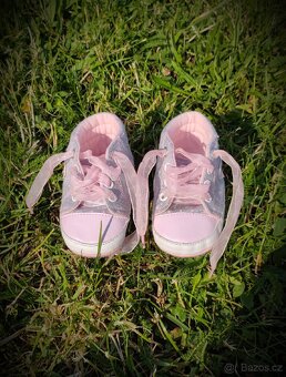 Botičky/capáčky do kočárku velikost 3-6 měsíců - 2