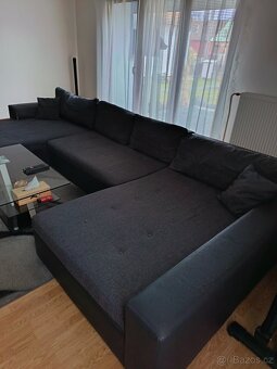 Daruji velkou sedačku. - 2